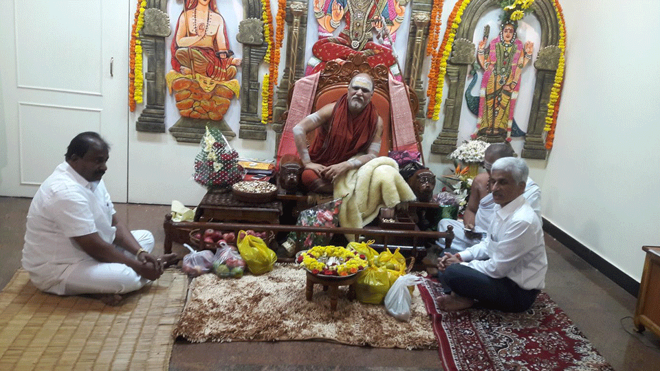 Wished Sarada peetadhipati gurusri Swarupananda swami on his birthday