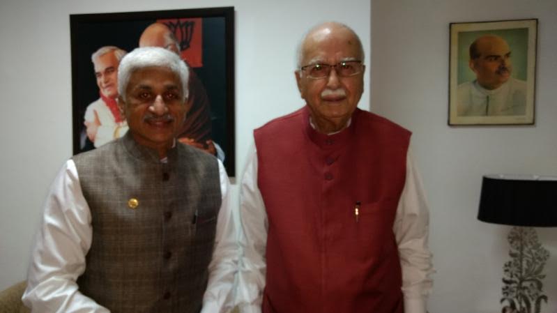V.Vijayasai Reddy, MP(YSRCP) met Sri L.K. Advani Ji former Dy.PM, on Sunday morning 9th April 2017 at his residence as courtesy call.