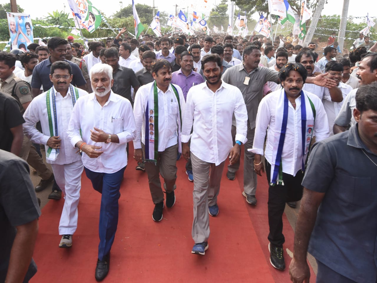 Sri YS Jagan was given a rousing welcome by the people in Visakhapatnam
