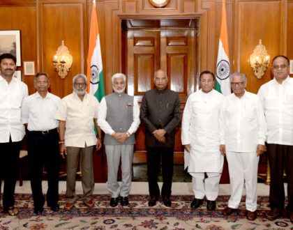 వైఎస్సార్‌ కాంగ్రెస్‌ పార్టీ ఎంపీలు, సీనియర్‌ నాయకులు మంగళవారం సాయంత్రం ఢిల్లీలోని రాష్ట్రపతి భవన్‌లో...