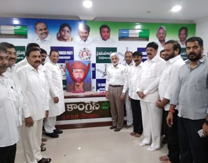 Garlanding and paying respects to Sri Jyothirao Phule on 28/11/2018 Vardhanti.