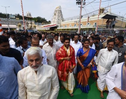 తిరుమలలో ఈరోజు ఉదయం శ్రీవారిని దర్శించుకున్న శ్రీ వైఎస్ జగన్ మోహన్ రెడ్డి గారు.