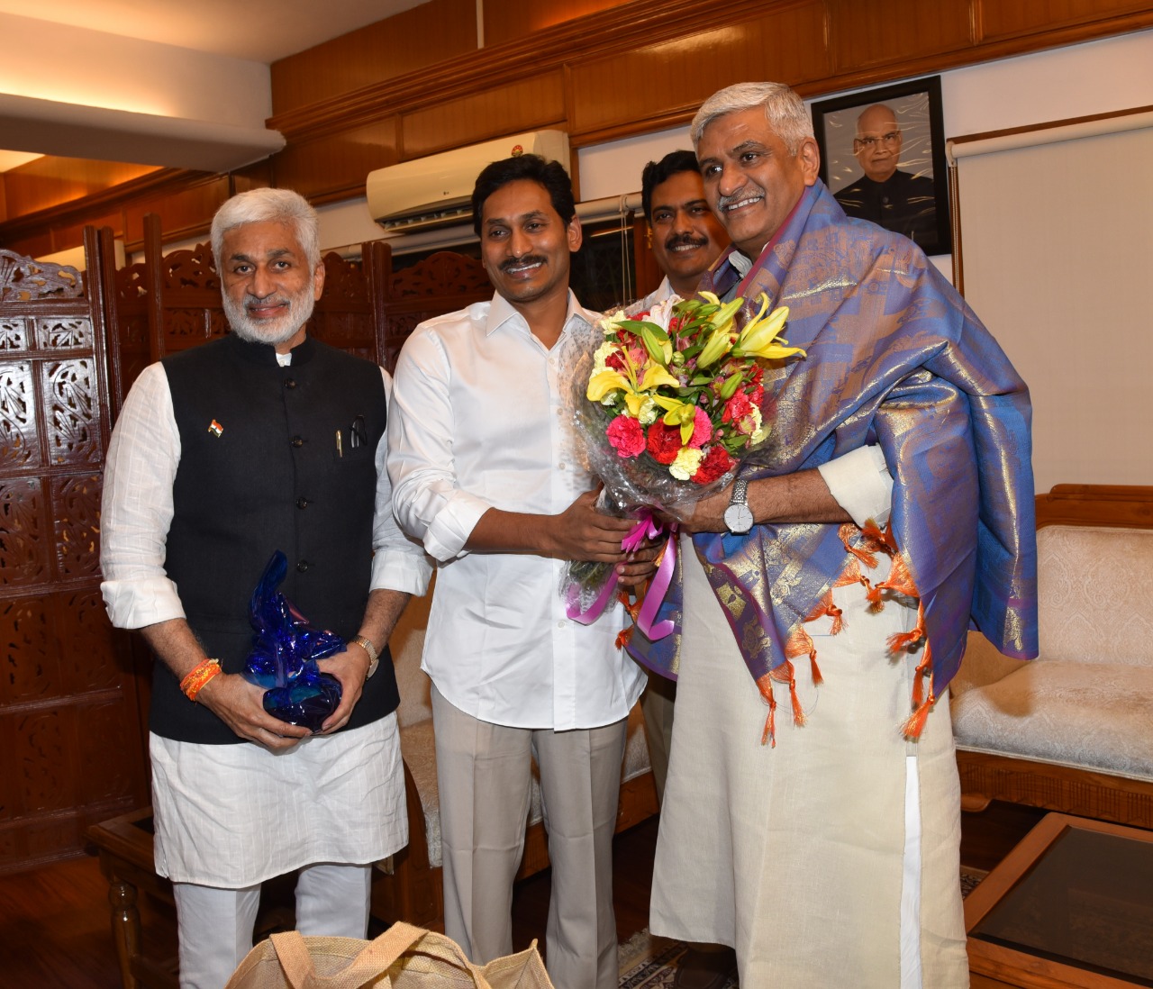 Hon'ble CM Shri Jagan Garu  met Shri GS Shekhawat, Hon'ble Jal Shakti Minister...