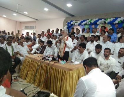 విశాఖపట్నంలోని నగర పార్టీ కార్యాలయంలో ఆదివారం ముఖ్య నాయకులతోపాటు...