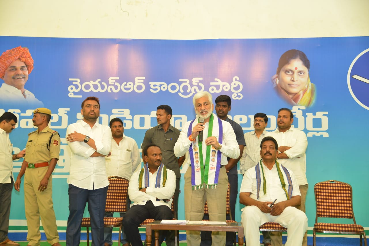 గుంటూరు జిల్లా , తాడేపల్లి "CSR గార్డెన్స్" నందు జరిగిన సోషల్ మీడియా సమావేశంలో...