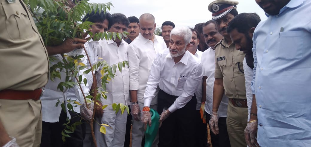 విశాఖపట్నం సమీపంలోని తొట్లకొండపై నగర పోలీసు కమిషనర్ ఆర్‌కే మీనా ఆధ్వర్యంలో ...