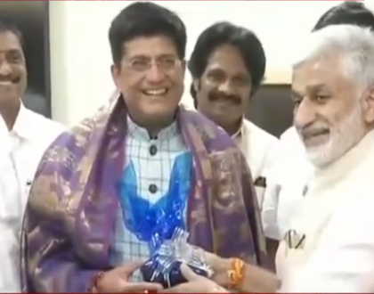 వైఎస్సార్ కాంగ్రెస్ పార్టీ ఎంపీల బృందం ఈరోజు ఢిల్లీలో రైల్వే శాఖ మంత్రి శ్రీ పియూష్ గోయల్తో...