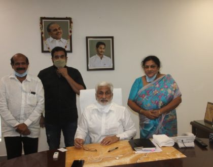 తాడేపల్లి పార్టీ కేంద్ర కార్యాలయంలో పలువురిని కలిసిన ఛాయాచిత్రాలు.