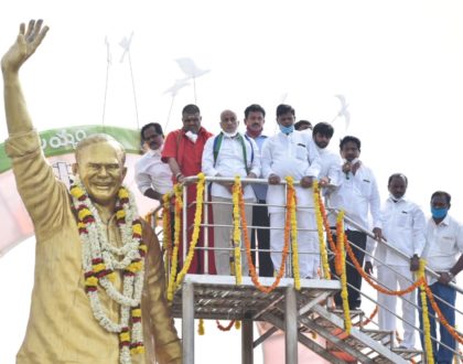 మహానేత డాక్టర్ వైఎస్ రాజశేఖరరెడ్డి జన్మదినోత్సవ వేడుకలను...