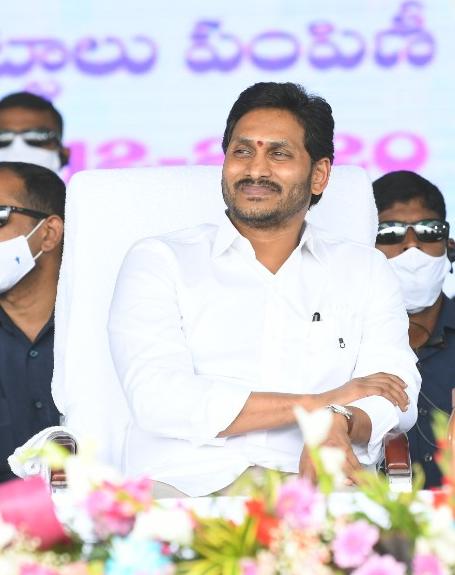 ముఖ్యమంత్రి శ్రీ వైఎస్ జగన్ మోహన్ రెడ్డి గారు ఈరోజు విజయనగరం జిల్లా పర్యటనలో భాగంగా...