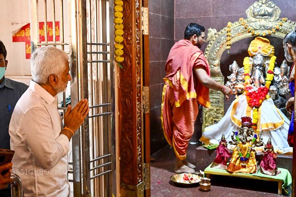 Paid obeisance at the Trimukha Vigneswara Panchayata Mandir in Ganesh Nagar