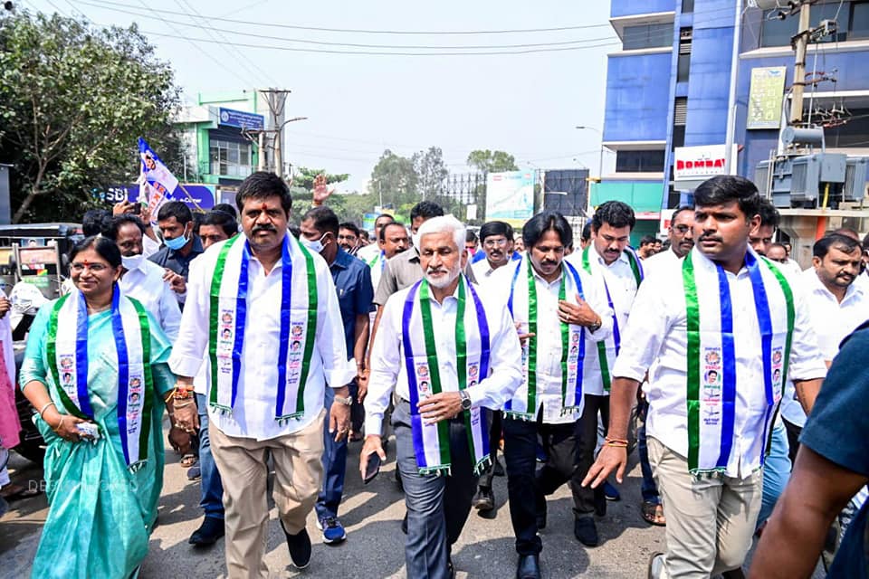 Paid rich tributes to former CM Late Shri YS Rajasekhar Reddy Garu at YSR Central Park...