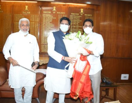 ఢిల్లీ పర్యటనలో భాగంగా గౌరవ ముఖ్యమంత్రి శ్రీ వైఎస్ జగన్ గారు కేంద్ర ప్రజా పంపిణీ శాఖ మంత్రి పీయూష్ గోయెల్ గారిని కలిసి...