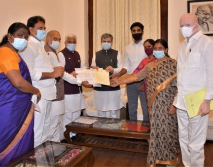 రైల్వే శాఖ మంత్రి శ్రీ అశ్విని వైష్ణవ్‌ గారితో ఈరోజు ఢిల్లీలో భేటీ కావడం జరిగింది.