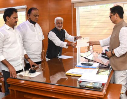 ఫిరాయింపులకు పాల్పడే వారిపై కచ్చితమైన గడువులోగా చర్యలు తీసుకునేలా...