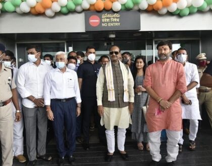 తిరుమల శ్రీవారి దర్శనం కోసం విచ్చేసిన లోక్ సభ స్పీకర్ శ్రీ ఓం బిర్లా గారికి రేణిగుంట విమానాశ్రయంలో ఘన స్వాగతం పలకడం జరిగింది.