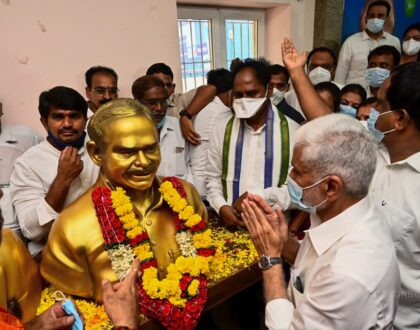 దివంగత ముఖ్యమంత్రి డాక్టర్ వైఎస్ రాజశేఖర్ రెడ్డి గారి 12వ వర్ధంతిని పురస్కరించుకుని ఘన నివాళులు అర్పించడం జరిగింది.