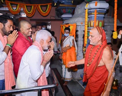 దేవీ నవరాత్రి ఉత్సవాల్లో భాగంగా నిన్న సాయంత్రం విశాఖ శారదా పీఠాన్ని సందర్శించి స్వామీజీ ఆశీస్సులు పొందడం జరిగింది.