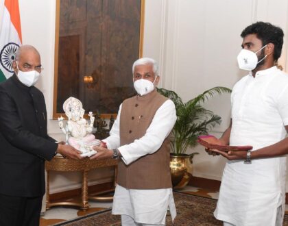 టీడీపీ అరాచక తీరును వివరించేందుకు రాష్ట్రపతి శ్రీ రామ్‌నాథ్‌ కోవింద్‌ గారిని ఢిల్లీలోని రాష్ట్రపతి భవన్ లో మంగళవారం కలవడం జరిగింది.