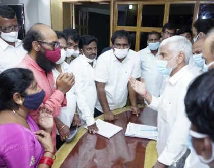 విశాఖపట్నంలోని సీతమ్మధారలో ఈరోజు ‘సాయన్న ప్రజాదర్బార్’ ఫిర్యాదుల స్వీకరణ కార్యక్రమాన్ని నిర్వహించడం జరిగింది.
