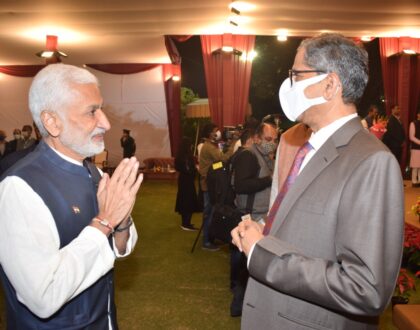 ఏపీ పర్యటనకు వచ్చిన భారత ప్రధాన న్యాయమూర్తి జస్టిస్ ఎన్వీ రమణ గారిని  విజయవాడలో ఈరోజు మర్యాదపూర్వకంగా కలుసుకోవడం జరిగింది.