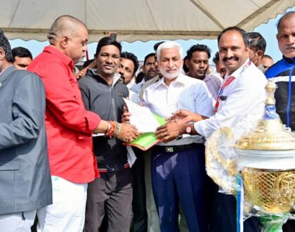 సీఎం జగన్ గారి పుట్టిన రోజు సందర్భంగా విశాఖపట్నంలో నిర్వహించిన సీఎం కప్ బాక్సింగ్ చాంపియన్ షిప్ విజేతలకు బహుమతులు అందజేయడం జరిగింది.