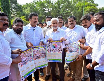 సీఎం శ్రీ వైఎస్ జగన్ గారి పుట్టిన రోజును పురస్కరించుకుని ఈరోజు విశాఖపట్నంలోని సీతమ్మధార వద్దనున్న స్నైపర్ పార్కులో మొక్కలు నాటడం చాలా ఆనందంగా ఉంది.