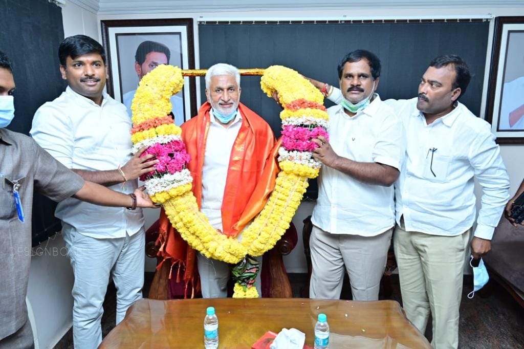 విశాఖపట్నం సీతమ్మధారలో ఈరోజు ప్రజాదర్బార్ కార్యక్రమం పెద్ద ఎత్తున నిర్వహించడం జరిగింది.