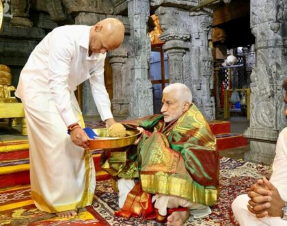 తిరుమల శ్రీవారి దర్శన భాగ్యం పూర్వజన్మ సుకృతం. ఆలయంలో స్వామివారి దర్శనం అనంతరం వేద పండితులు ఆశీర్వచనం అందించి తీర్థప్రసాదాలు అందజేశారు.