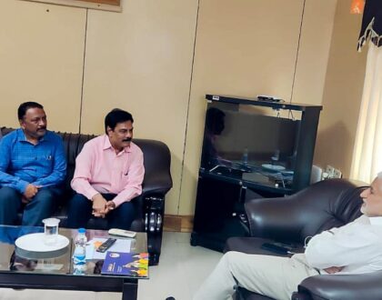 తిరుపతిలో ఈరోజు ఎస్వీయూనివర్సిటీ వీసీ ప్రొఫెసర్ కె.రాజారెడ్డి గారు, రెక్టార్ వి.శ్రీకాంత్ రెడ్డి గారు, రిజిస్ట్రార్ మొహమ్మద్ హుస్సేన్ గారు, టీటీడీ చైర్మన్ వైవీ సుబ్బారెడ్డి గారు, టీటీడీ అదనపు ఈఓ ధర్మారెడ్డి గార్లను కలుసుకోవడం జరిగింది.