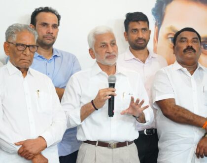 గుంటూరులోని ఆచార్య నాగార్జున యూనివర్సిటీలో వచ్చే నెల 7, 8వ తేదీల్లో వైఎస్సార్ సీపీ మెగా జాబ్ మేళా జరగబోతోంది.