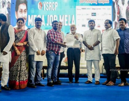 వైఎస్సార్ సీపీ విశాఖ జాబ్ మేళాలో రెండో రోజు అత్యధిక వార్షిక ప్యాకేజీ రూ.12.5 లక్షలు. కళ్యాణ్ అనే యువకుడు ఒమిక్స్ ఇంటర్నేషనల్ అనే సంస్థలో సాధించారు.