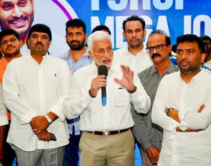 తిరుపతి జాబ్ మేళా రెండో రోజు కూడా అదే స్పందనతో కొనసాగుతోంది.