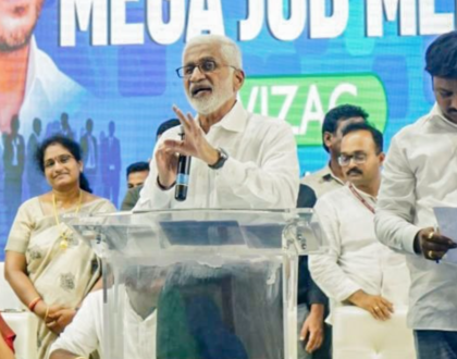 నిరుద్యోగ యువత నుంచి వచ్చిన స్పందన, కంపెనీలు అందించిన ప్రోత్సాహంతో వైఎస్సార్ సీపీ విశాఖ జాబ్ మేళా రెండు రోజుల్లో లక్ష్యాన్ని మించి విజయవంతమైంది.