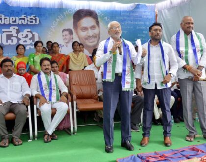 రాష్ట్రంలో జగన్ గారి ప్రజా పాలన మూడేళ్లు పూర్తి చేసుకున్న సందర్భంగా తాడేపల్లిలోని వైఎస్సార్ సీపీ కేంద్ర కార్యాలయంలో ఘనంగా వేడుకలు నిర్వహించడం జరిగింది.