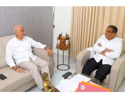 రాష్ట్ర ప్రభుత్వ సలహాదారు, వైఎస్సార్ సీపీ ప్రధాన కార్యదర్శి శ్రీ సజ్జల రామకృష్ణారెడ్డి గారిని ఈరోజు మధ్యాహ్నం ఆయన నివాసంలో ఆత్మీయంగా కలుసుకోవడం జరిగింది.