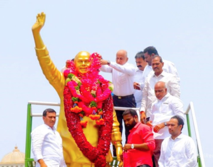 వైఎస్సార్ సీపీ మెగా జాబ్ మేళా ప్రారంభోత్సవం సందర్భంగా ఈరోజు గుంటూరు ఆచార్య నాగార్జున యూనివర్సిటీ ప్రాంగణంలోని ...