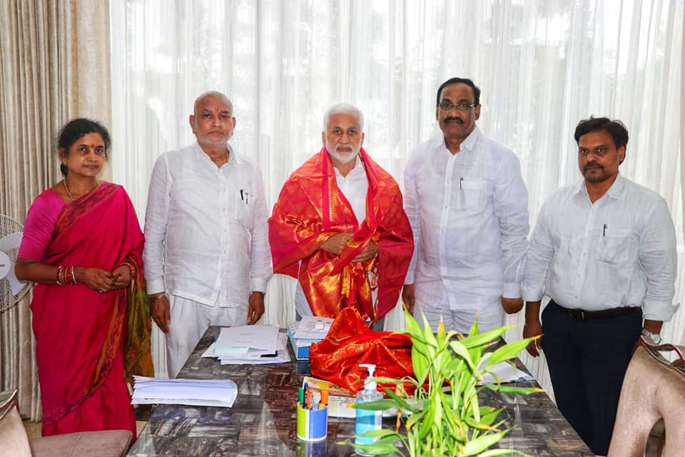 Always a pleasure to meet ordinary people and activists. Met local people and activists today evening at my residence in Vijayawada and listened to their problems.