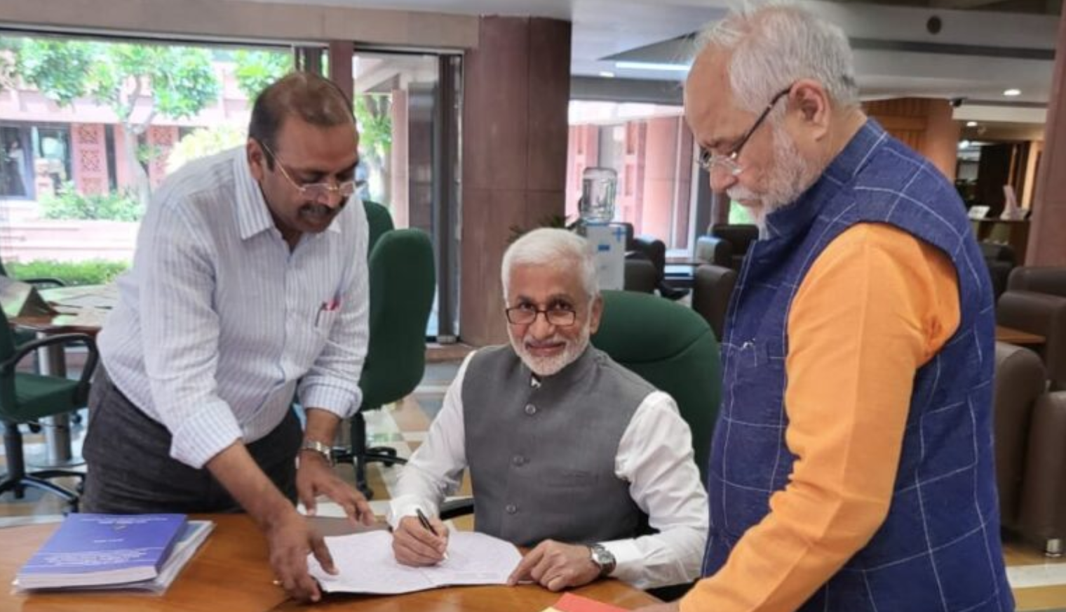 Signing the nomination papers of Smt. Draupati Murmu Ji as Presidential candidate along with Sri PV Midhun Reddy on 24th June 2022 at 10.35am.