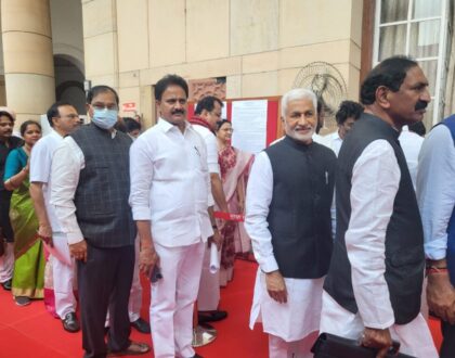 YSRCP MPs are on their way in Parliament House to Room no:63 for casting their Vote in favour of Smt. Draupathi Murmu...