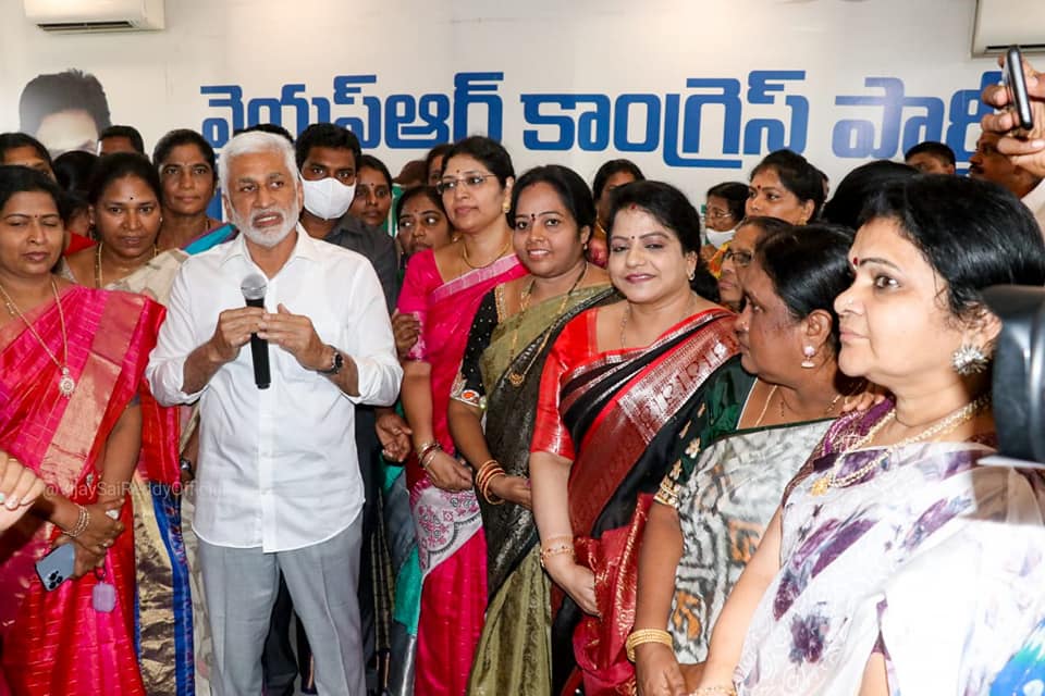 Party Women Division President, MLC Smt Potula Sunitha, Home Minister Smt. Taneti Vanitha, MLA Smt. Pushpasrivani and other women leaders met at YSRCP Central Office today.