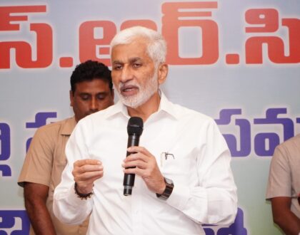 తిరుపతి నగరంలో ఈరోజు జరిగిన వైయస్సార్ కాంగ్రెస్ పార్టీ వెంకటగిరి నియోజకవర్గం సమీక్ష సమావేశం చిత్రాలు.