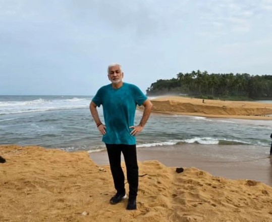 Kerala has beautiful beaches. The Arabian Sea looks amazing from the land of this state.