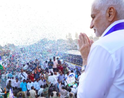 పల్నాడు జిల్లా చిలకలూరిపేట నియోజకవర్గం సామాజిక సాధికార యాత్రలో భాగంగా ఈరోజు మార్కెట్ యార్డ్ నుండి కళా మందిర్ వరకు..