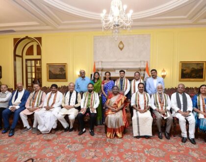 Group photo with Hon’ble President of India after receiving Sansad Ratna Awards