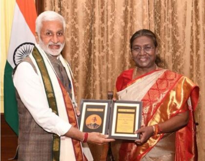 With Hon’ble President of India on receipt of Sansad Maharatna Award in Rashtrapati Bhavan..