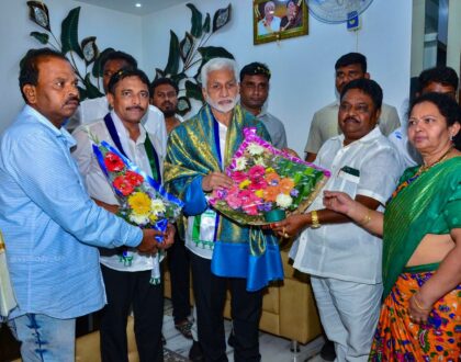 నెల్లూరు నగరంలోని 10వ డివిజన్‌లో ఎమ్మెల్యే అభ్యర్థి శ్రీ ఎండీ ఖలీల్ అహ్మద్, ఎమ్మెల్సీ శ్రీ పర్వతరెడ్డి చంద్రశేఖర్ రెడ్డి తదితరులతో కలిసి ఈరోజు నిర్వహించిన ఎన్నికల ప్రచారానికి విశేష ఆదరణ లభించింది.