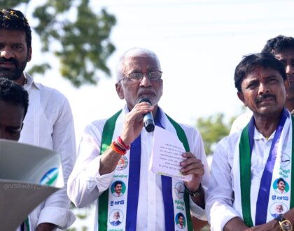 నెల్లూరు సిటీ నియోజకవర్గం 53వ డివిజన్ లో ఈరోజు ఎమ్మెల్యే అభ్యర్థి శ్రీ ఎండీ ఖలీల్ అహ్మద్ గారితో కలిసి ఎన్నికల ప్రచారం నిర్వహించాం.