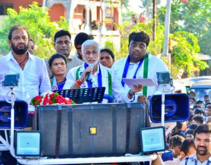 వాలంటీర్లకు చంద్రబాబు ఎన్ని మాయ మాటలు చెప్పినా నమ్మే పరిస్థితి లేదనే విషయం స్పష్టమవుతుంది.