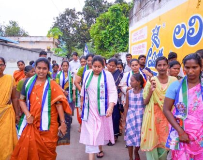 కోవూరు అసెంబ్లీ నియోజకవర్గం, బుచ్చిరెడ్డిపాలెం పట్టణంలో ఈరోజు నా కుమార్తె శ్రీమతి నేహా రెడ్డి, సతీమణి శ్రీమతి సునంద రెడ్డి..